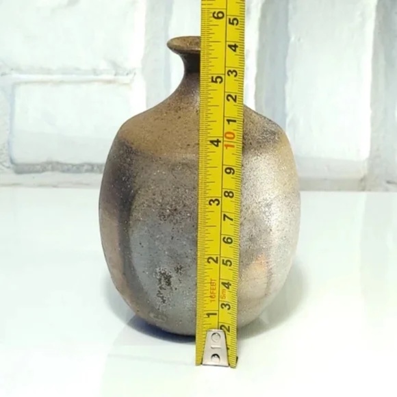 Japanese Bizen Ware Sake Vessel Tokkuri - Picture 8 of 9